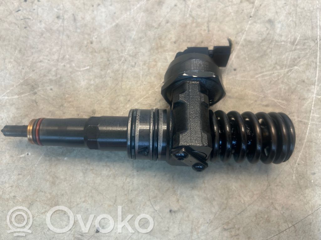Volkswagen PASSAT B6 Inyector de combustible 