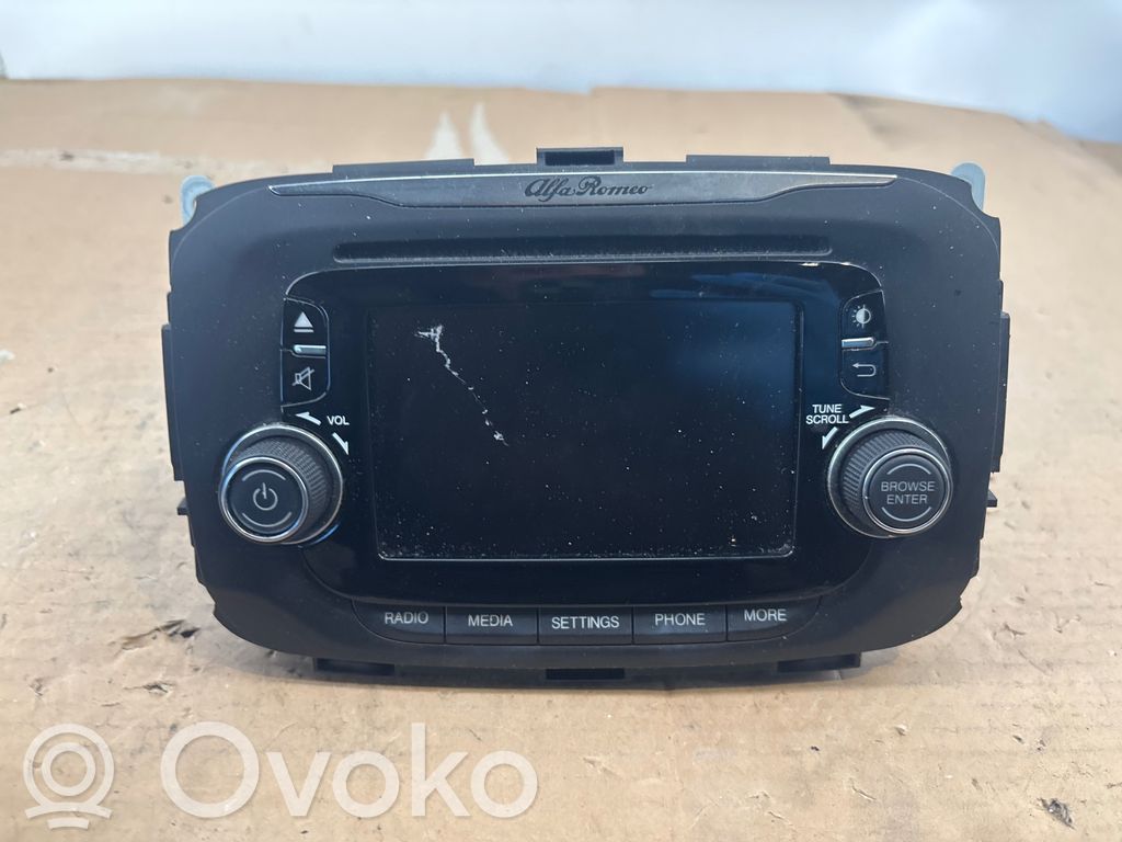 Panel / Radioodtwarzacz CD/DVD/GPS   10R036626,01561046470,A2C908122020