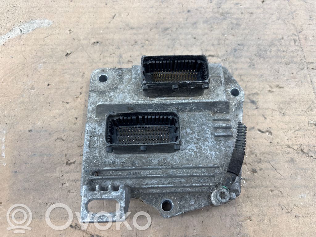 Opel Astra J Calculateur moteur ECU 