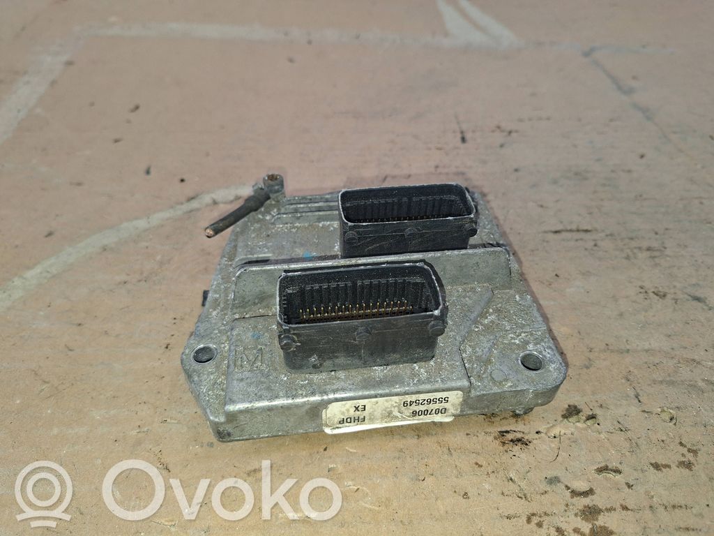 Opel Zafira B Engine control unit/module 