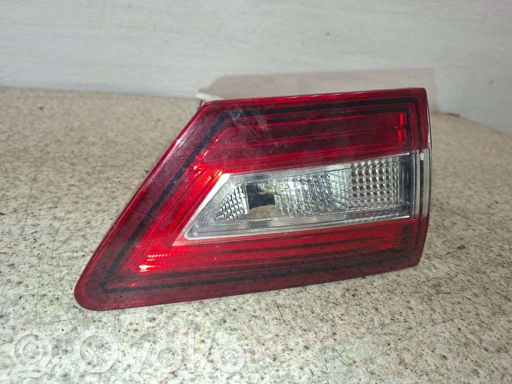 Renault Clio IV Tailgate rear/tail lights 