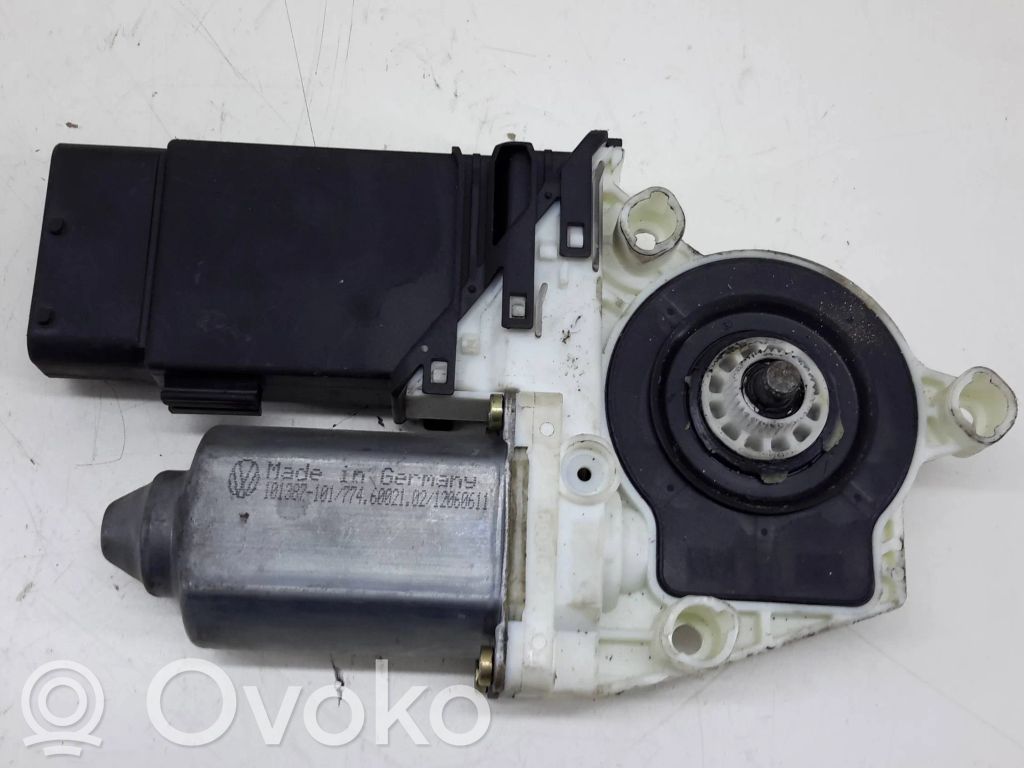 Volkswagen Golf IV Motorino alzacristalli della portiera anteriore 