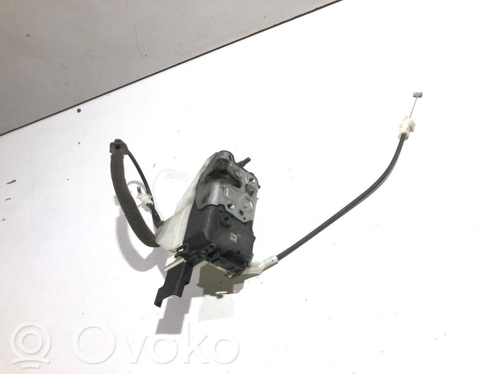 Peugeot 5008 Front door lock 