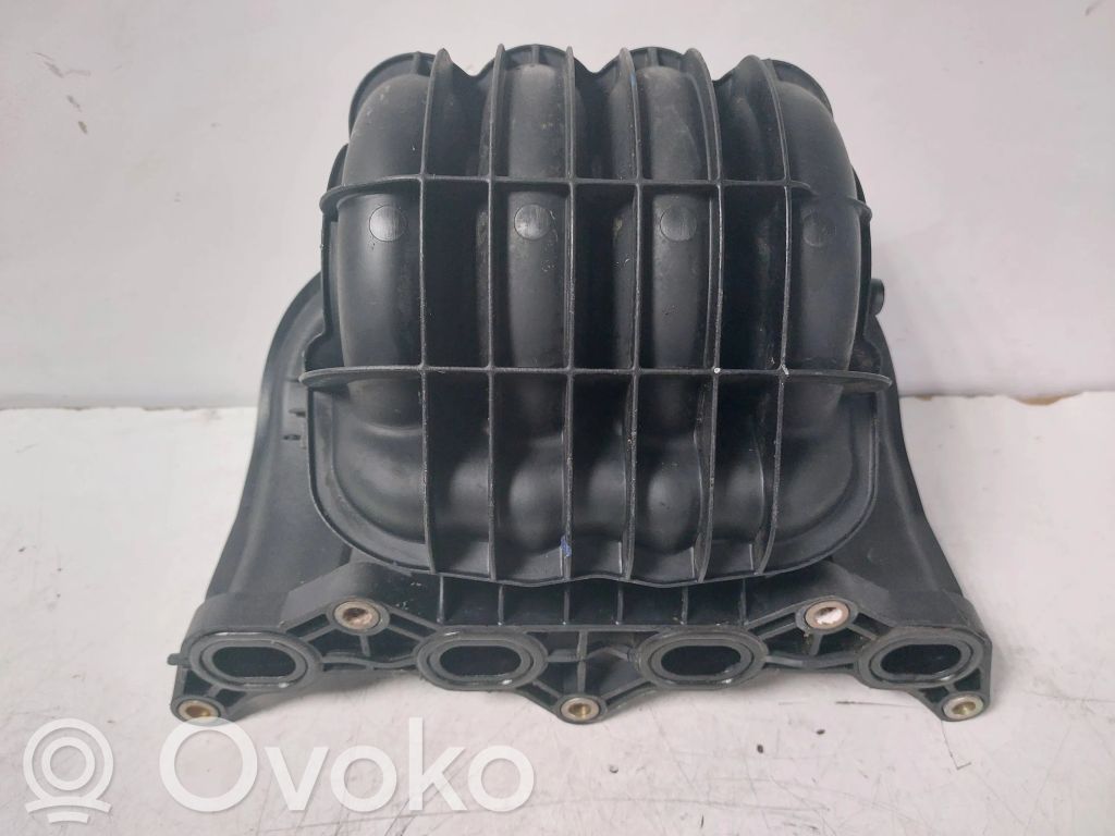 Toyota Yaris Kolektorius įsiurbimo 