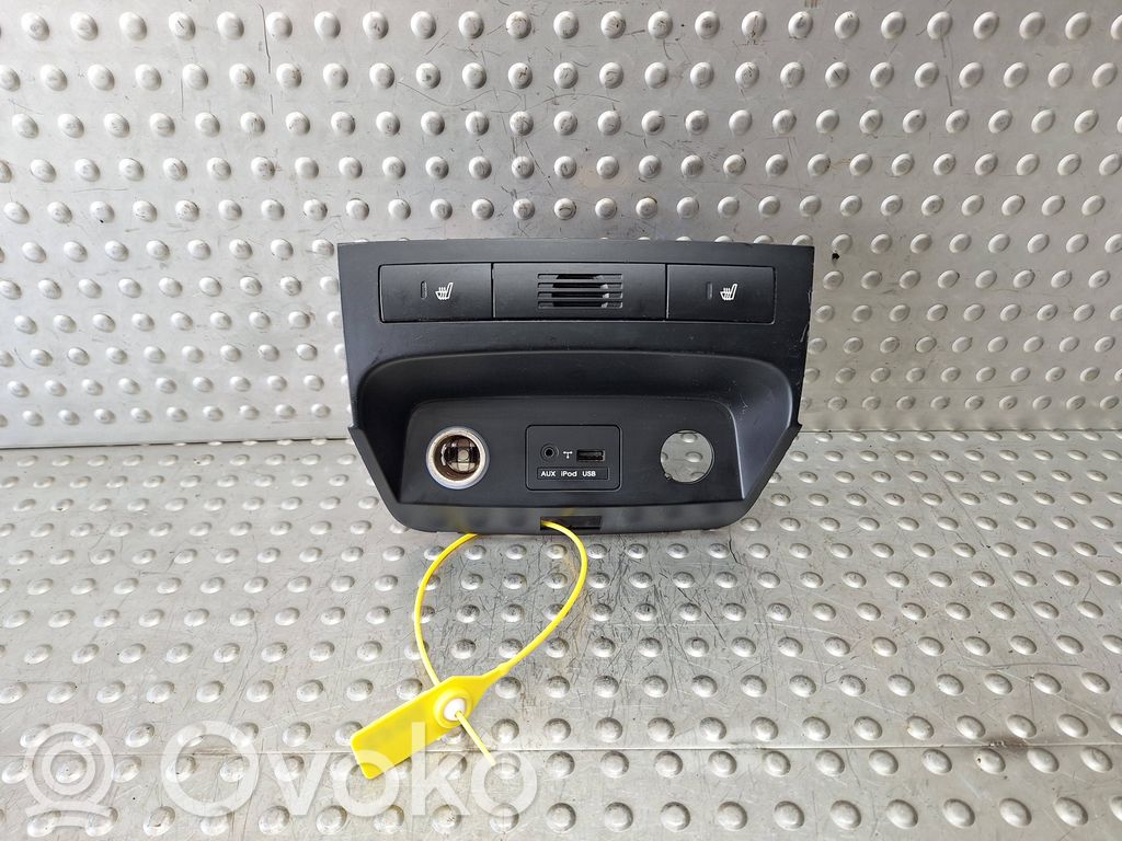 Panel trim   847302P000,933002P030CA