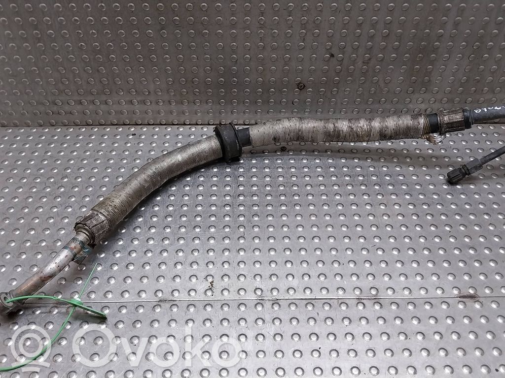 BMW 5 E39 Ilmastointilaitteen putki (A/C) 