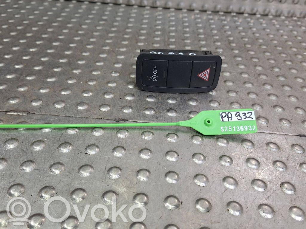 Audi A1 Botón interruptor de luz de peligro 