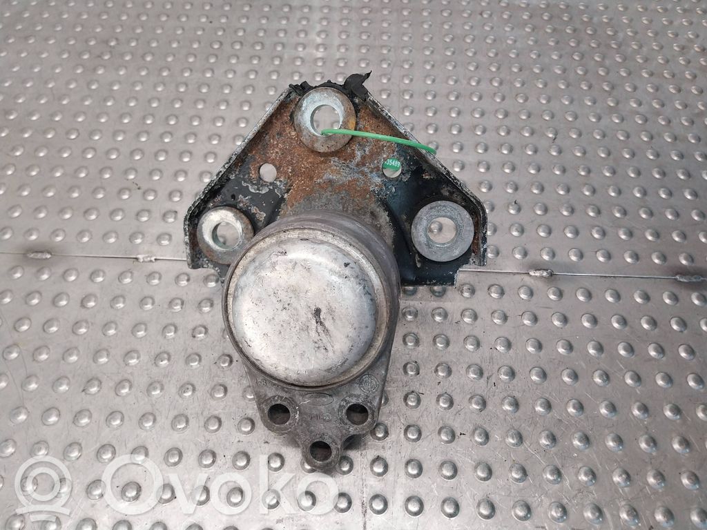 Ford Fusion Engine mounting bracket 