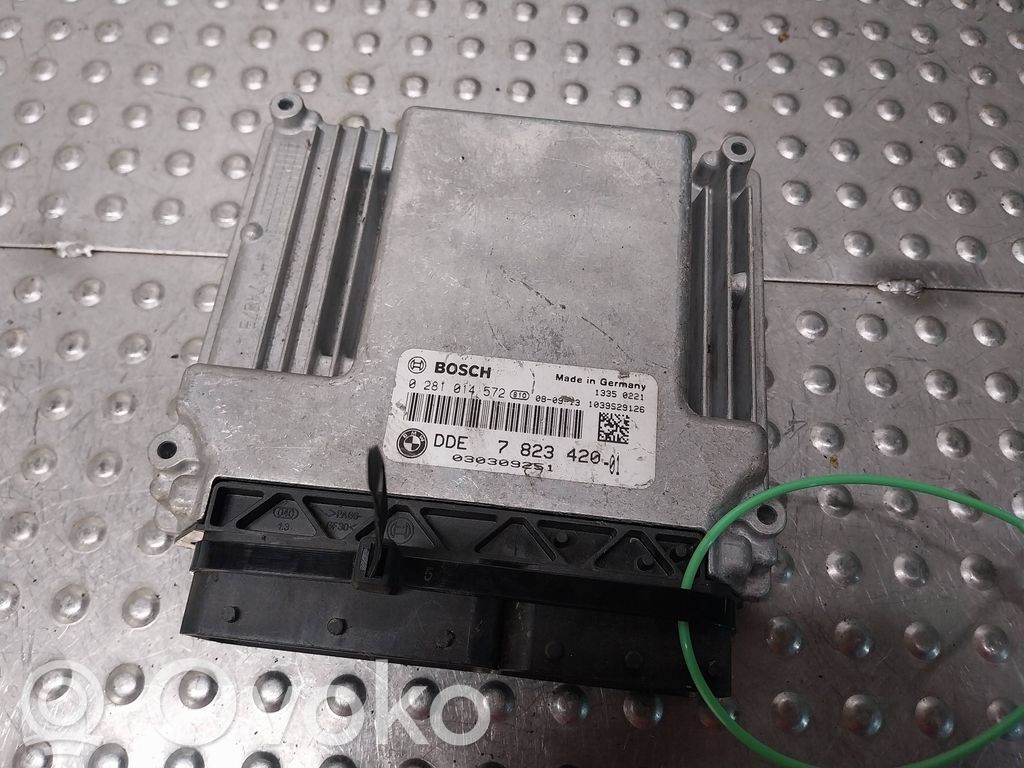 Unidad de control/módulo ECU del motor   7823420,0281014572