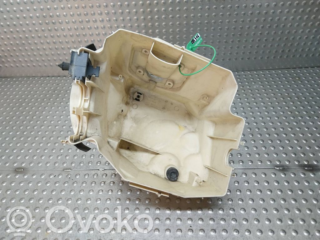 BMW 3 E90 E91 Dangtelis saugiklių dėžės 