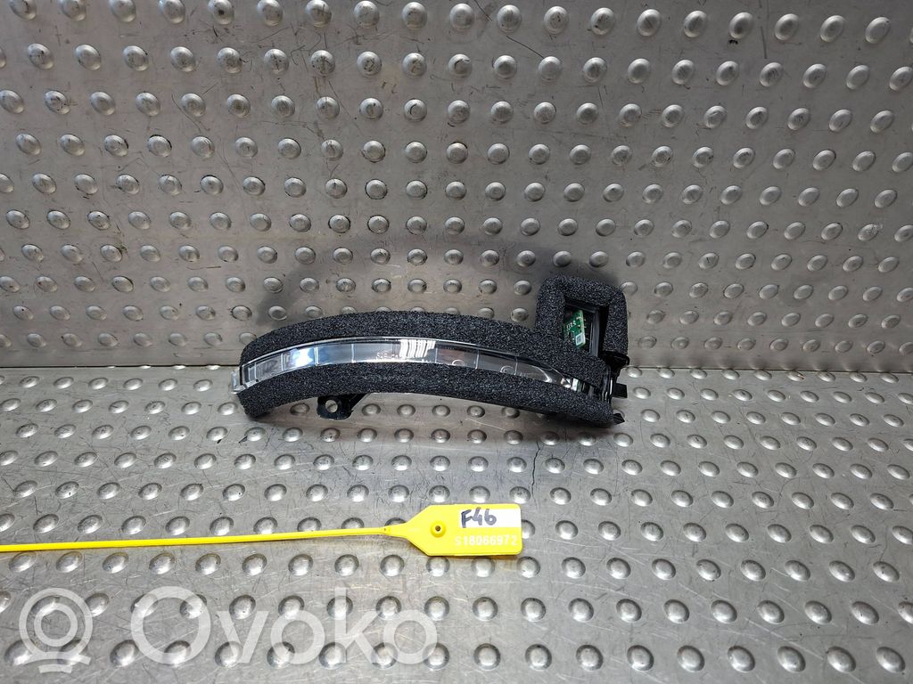 Chrysler Pacifica Mirror indicator light 