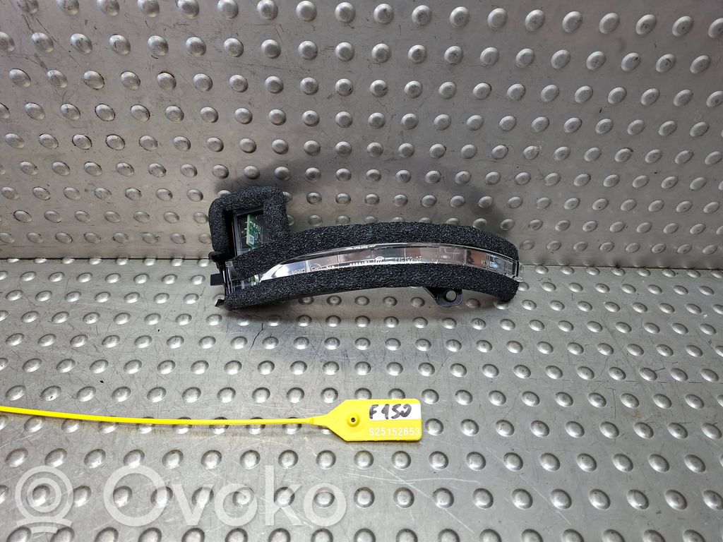 Chrysler Pacifica Mirror indicator light 