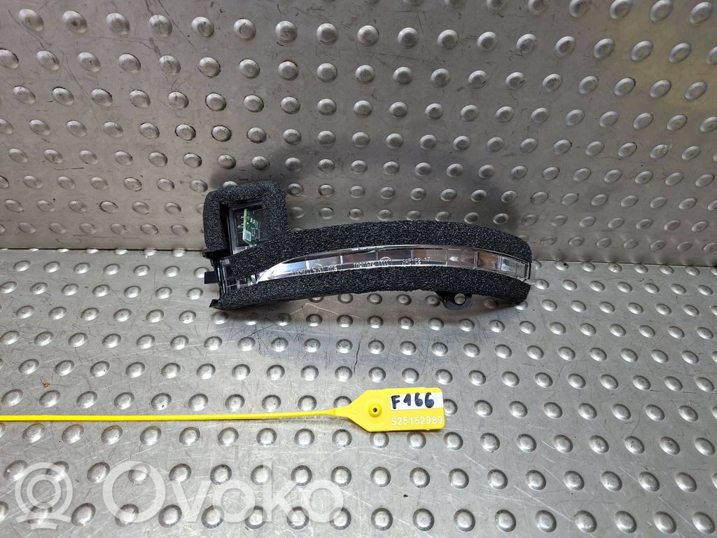Chrysler Pacifica Mirror indicator light 