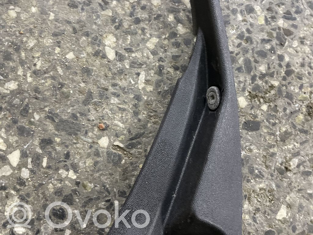 Windshield trim   BBM451PC1
