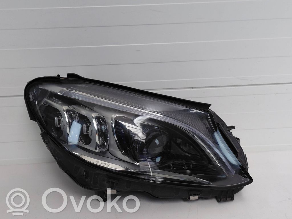 Mercedes-Benz C AMG W205 Lampa przednia 