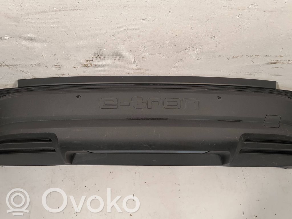 Audi Q4 Sportback e-tron Moldura embellecedora de la barra del amortiguador trasero 