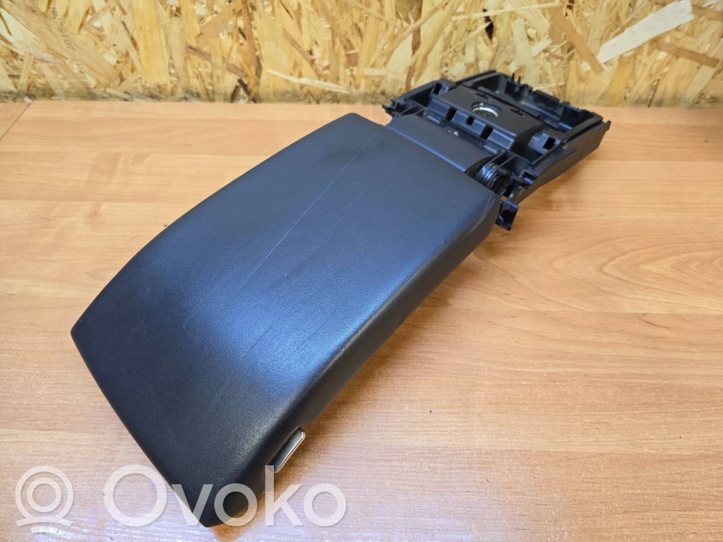 Volvo XC70 Armrest 