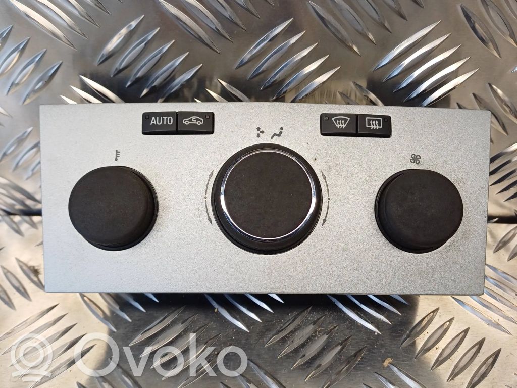 Opel Zafira B Climate control unit 