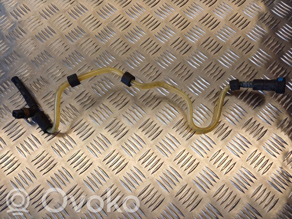 BMW 1 E81 E87 Fuel line pipe 