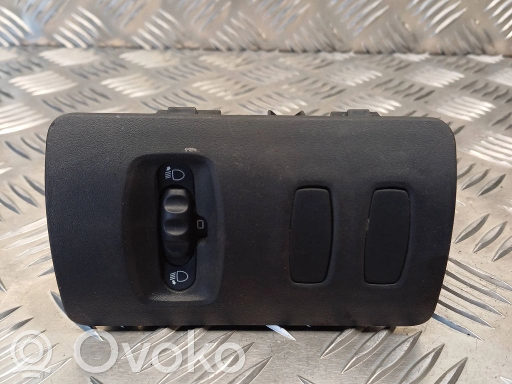 Renault Clio III Headlight level height control switch 