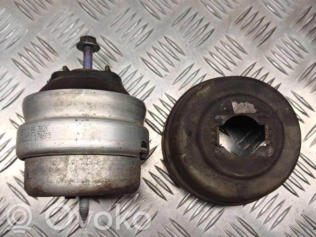Engine mount bracket   8E0199382K