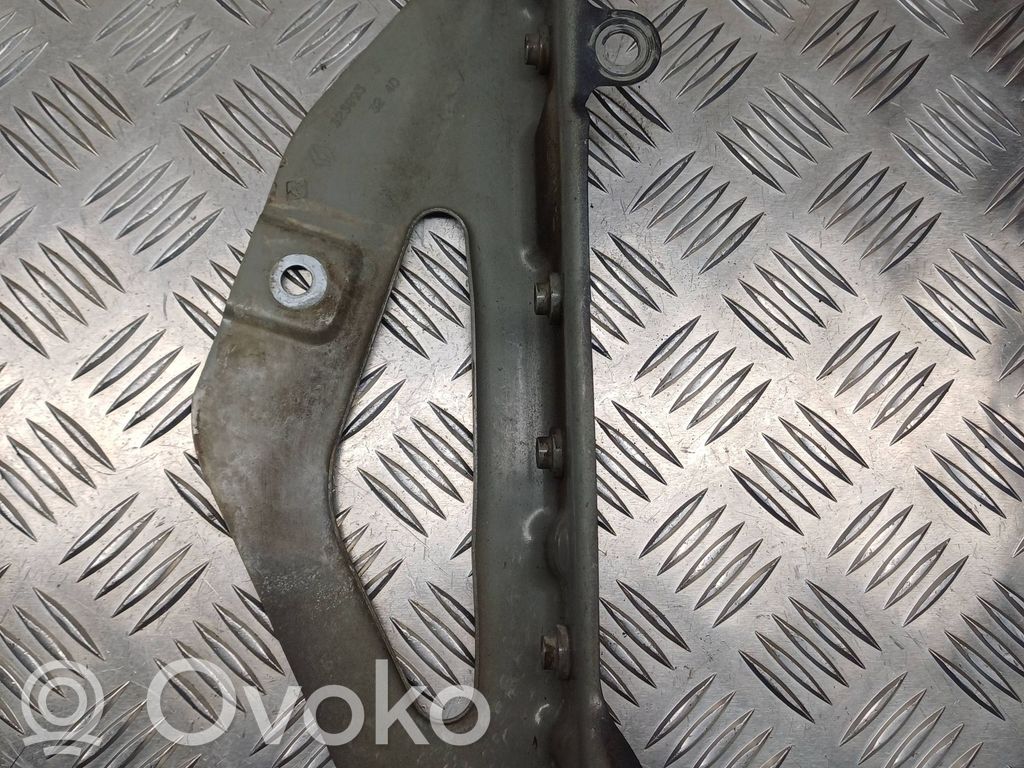 Renault Modus Fender mounting bracket 