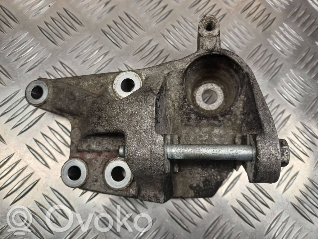 Peugeot 407 Engine mounting bracket 