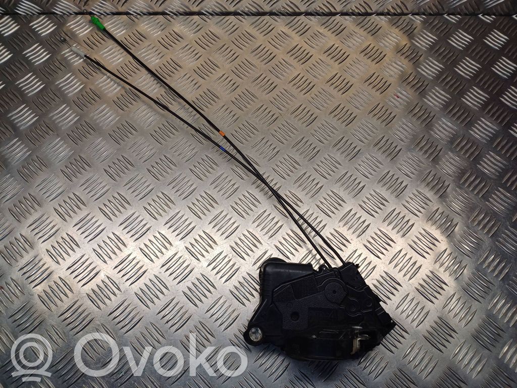 Toyota Yaris Front door lock 