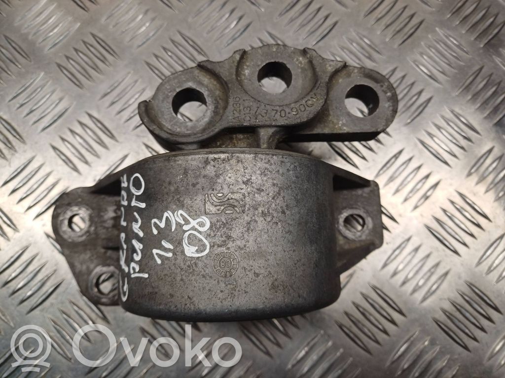 Fiat Grande Punto Engine mount bracket 