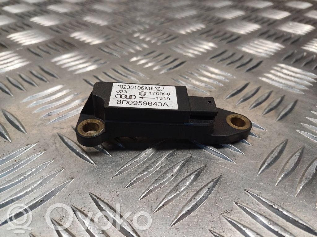 Audi A4 S4 B5 8D Airbagsensor Crashsensor Drucksensor 