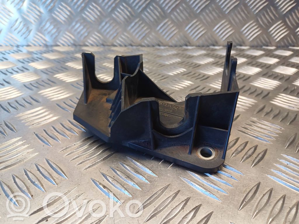 Volvo S40 Gear shift cable bracket 