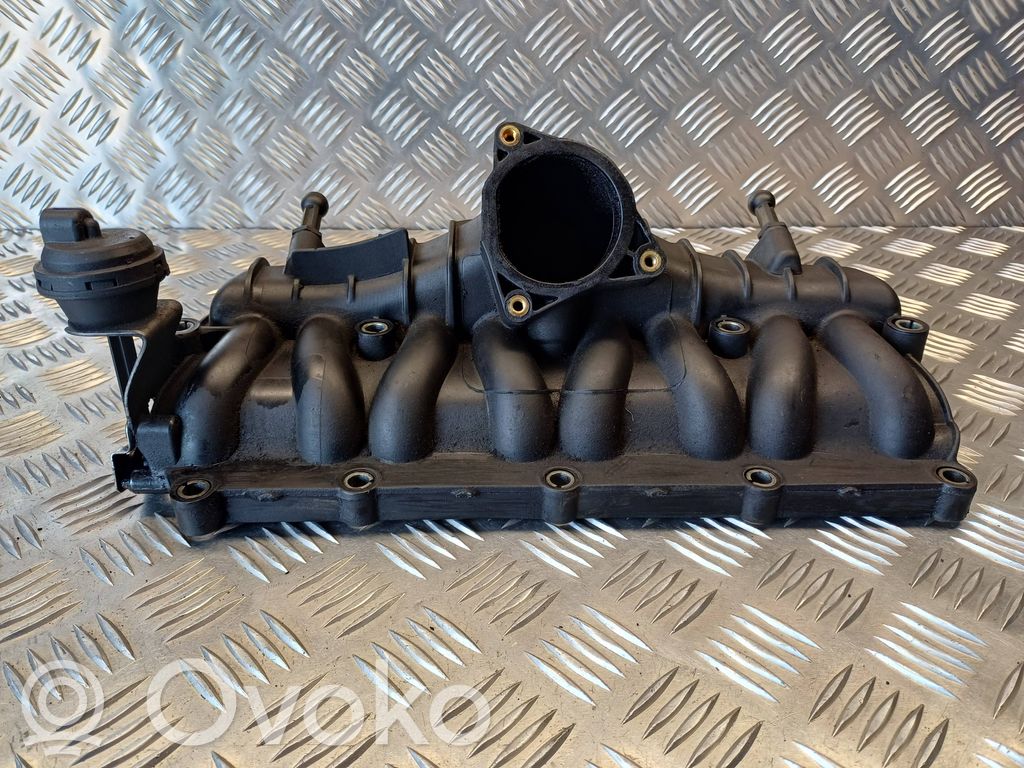 Volkswagen PASSAT B6 Colector de admisión 