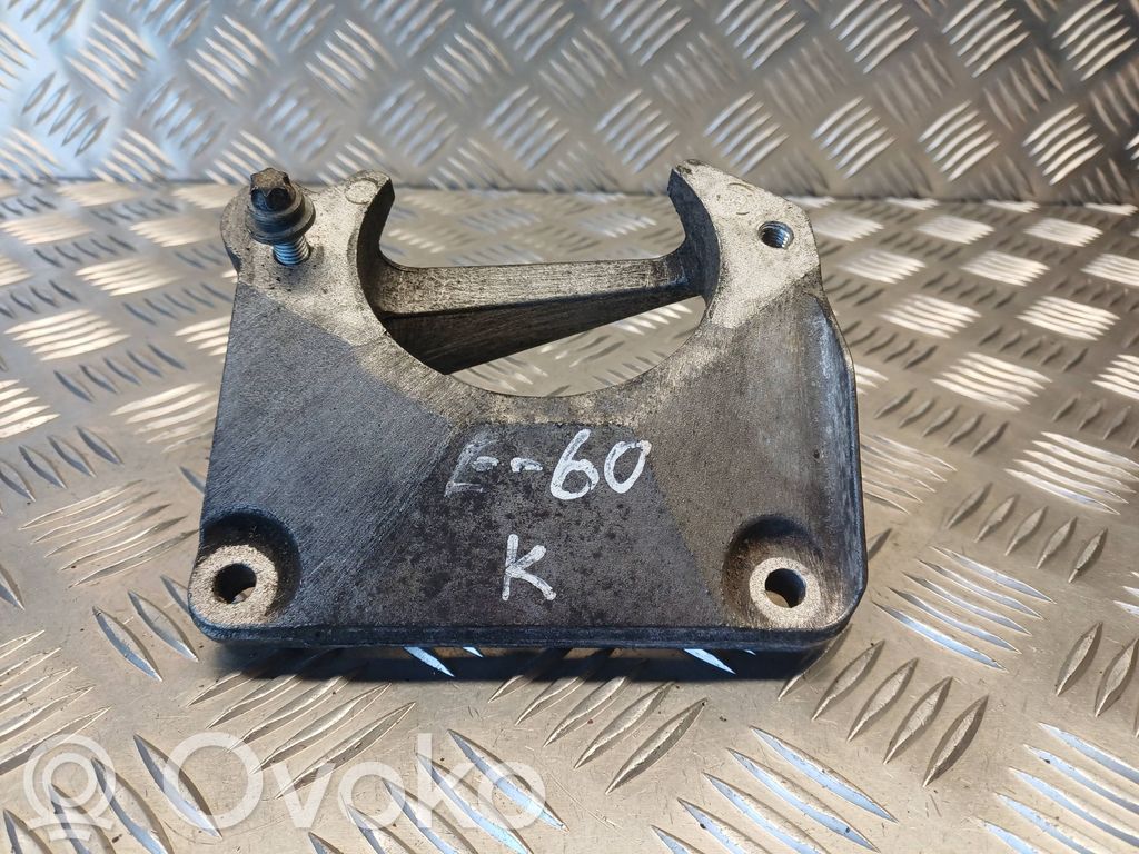 Halterung Lager Motor   6761117