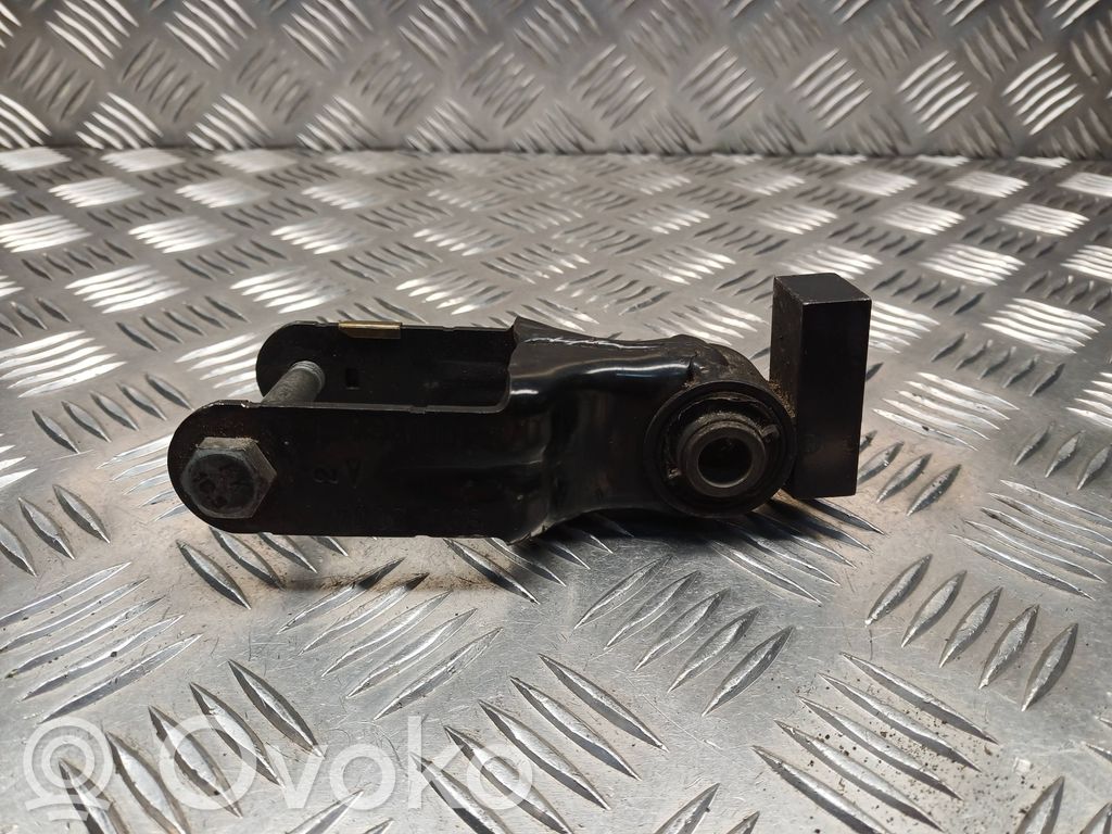 Citroen C5 Engine mounting bracket 