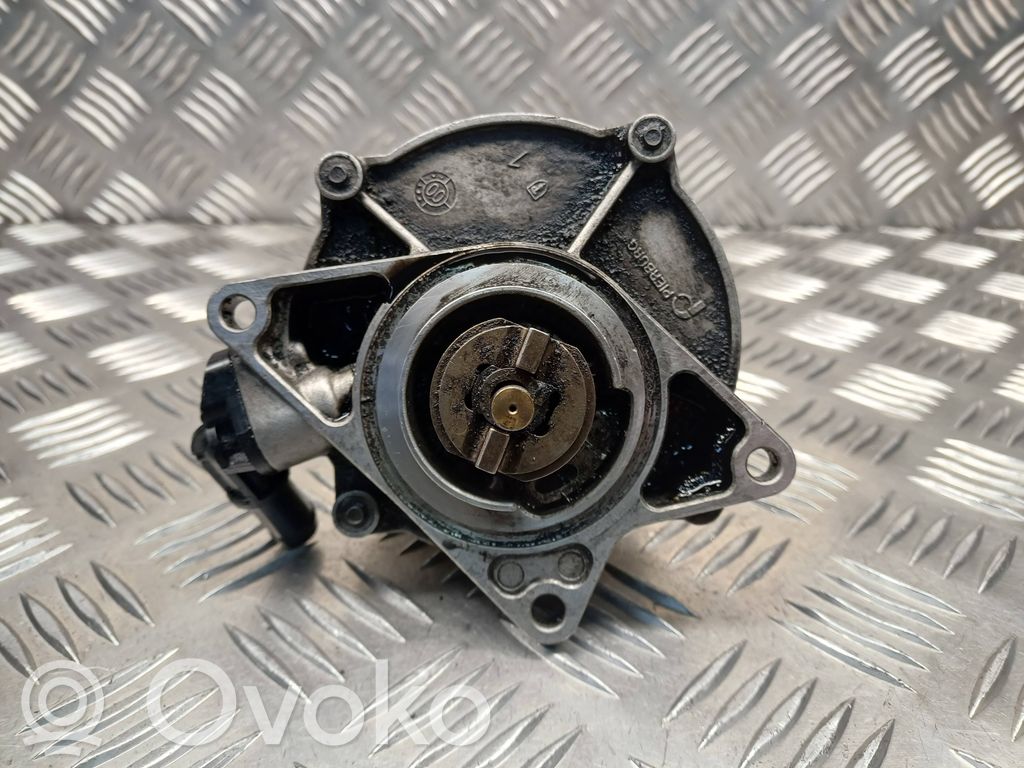 Audi A6 S6 C5 4B Vacuum pump 