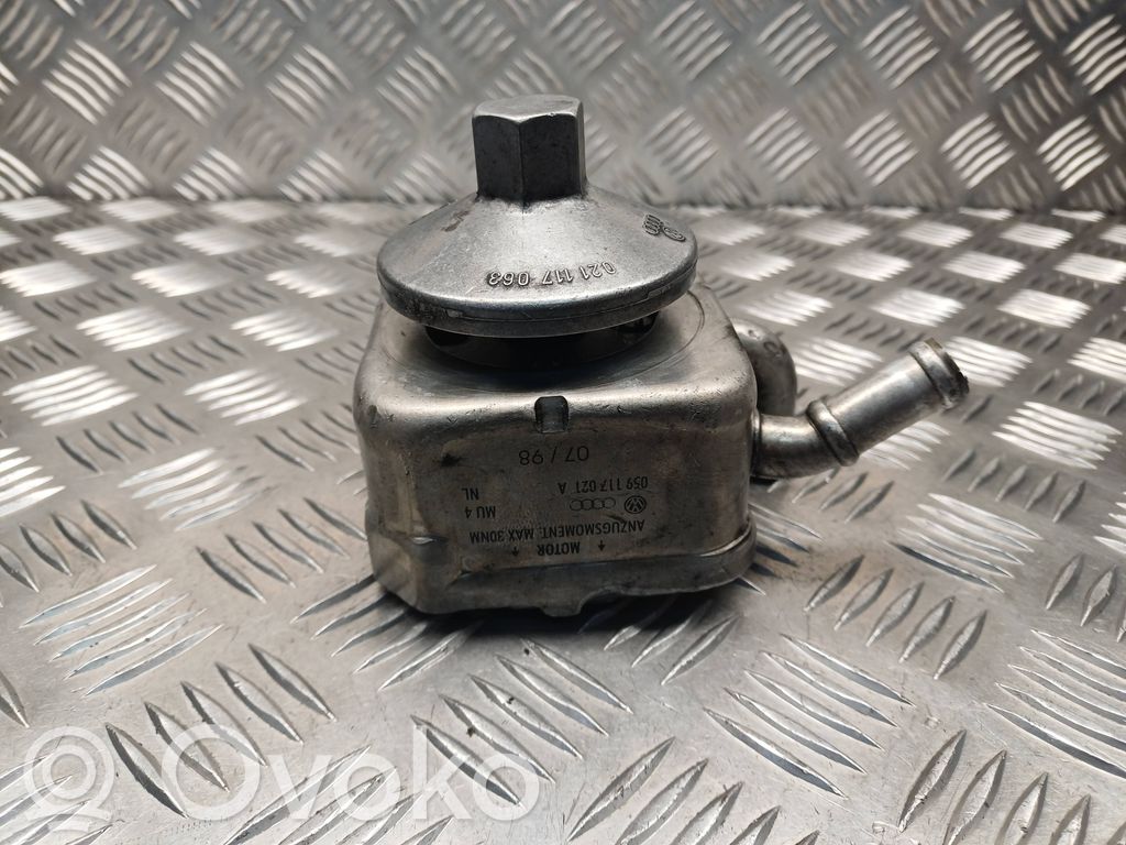 Audi A6 S6 C5 4B Halterung Ölfilter / Ölkühler 