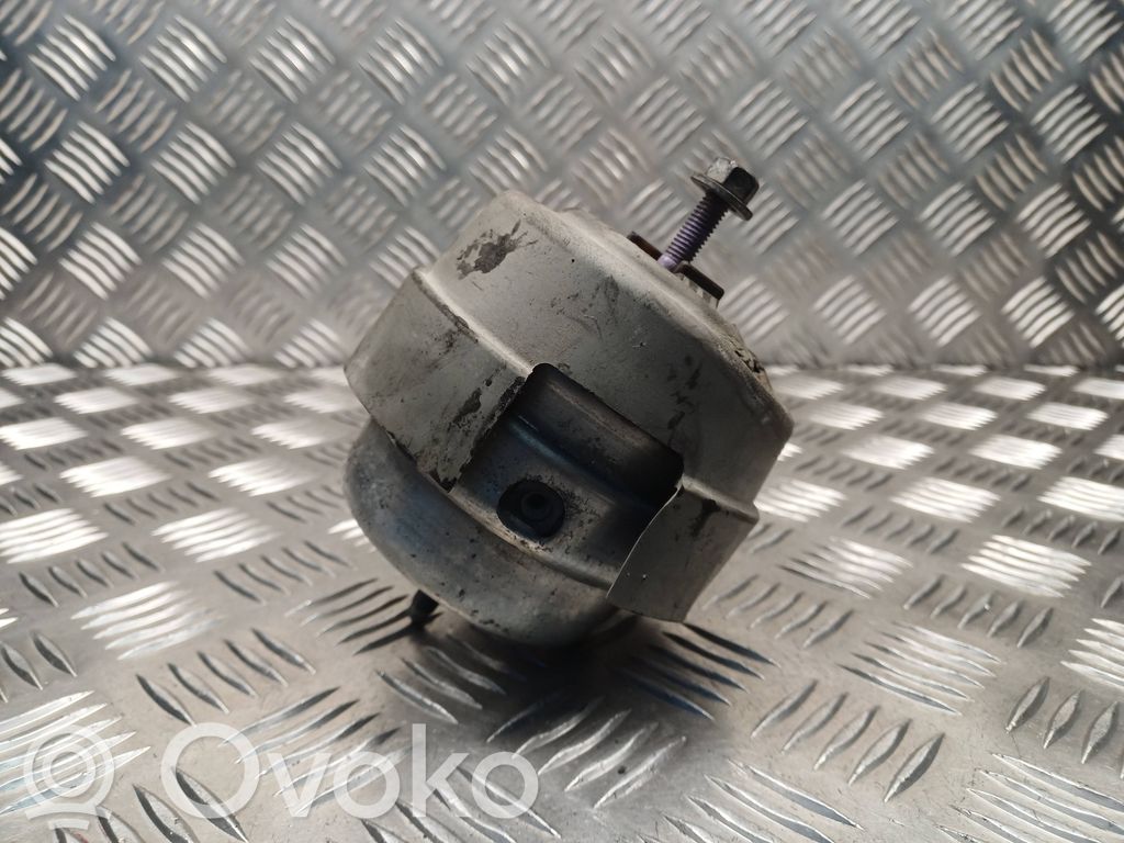 Audi A4 S4 B7 8E 8H Engine mount bracket 