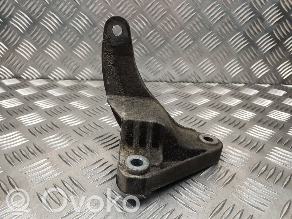 Ford Mondeo Mk III Gearbox mounting bracket 