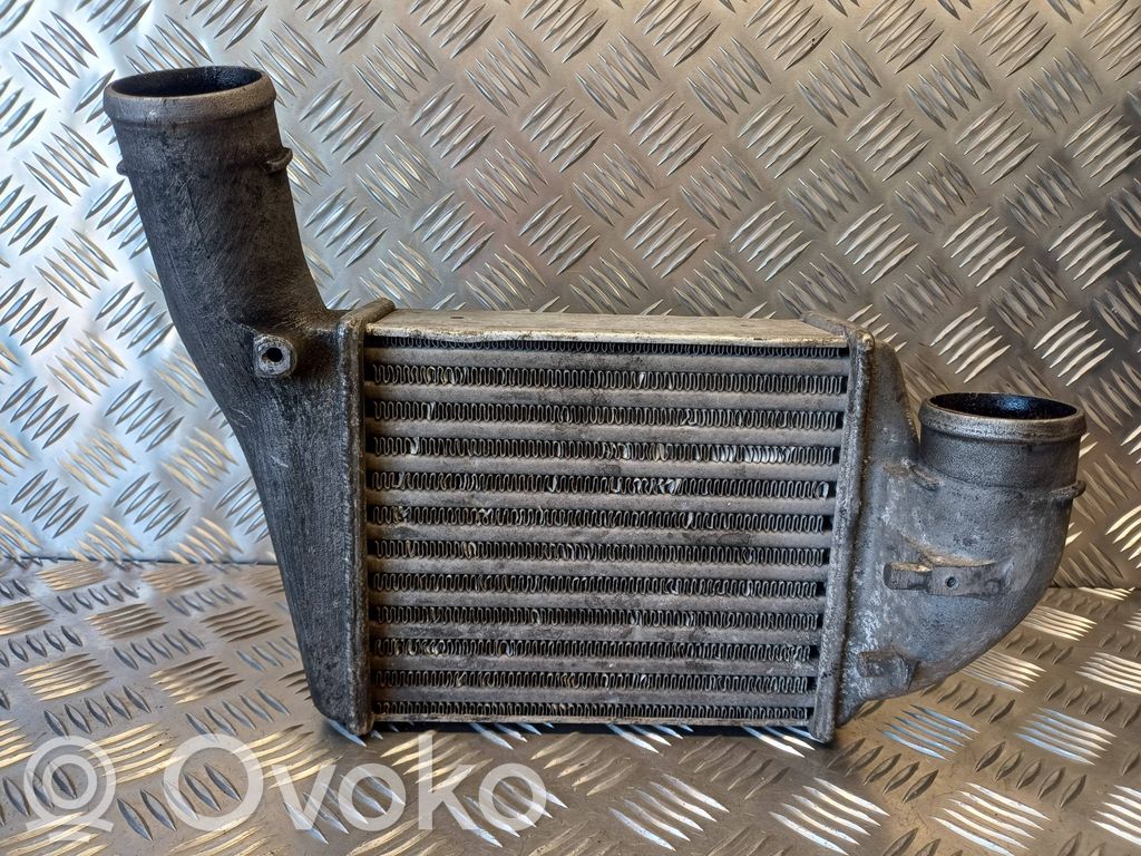 Chłodnica powietrza doładowującego / Intercooler   059145806A,157675013