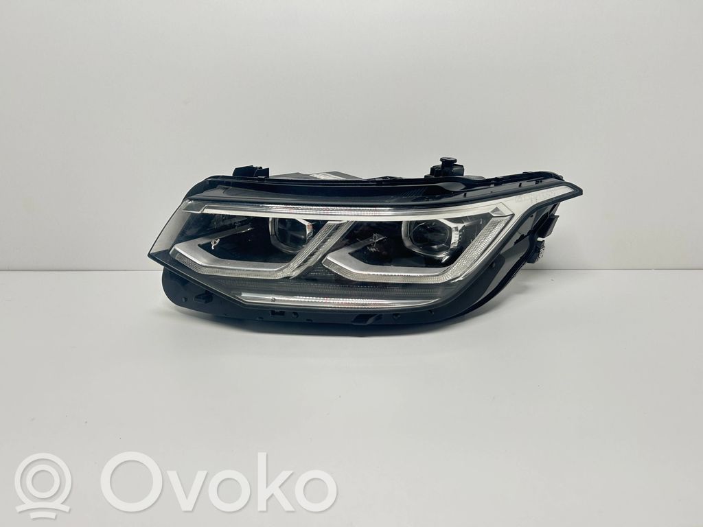 Volkswagen Tiguan Lampa przednia 