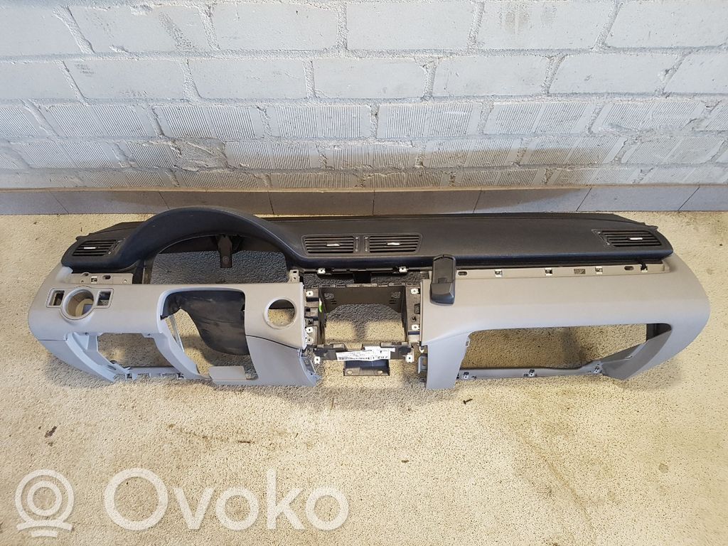 Volkswagen PASSAT B6 Deska rozdzielcza 