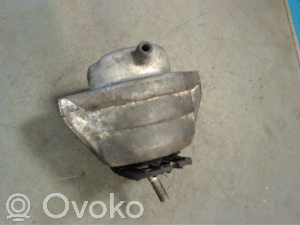 BMW 5 E60 E61 Engine mount bracket 