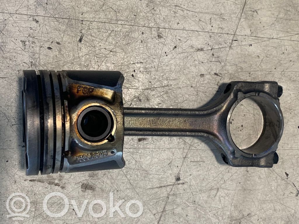 Opel Corsa D Pistón con biela 