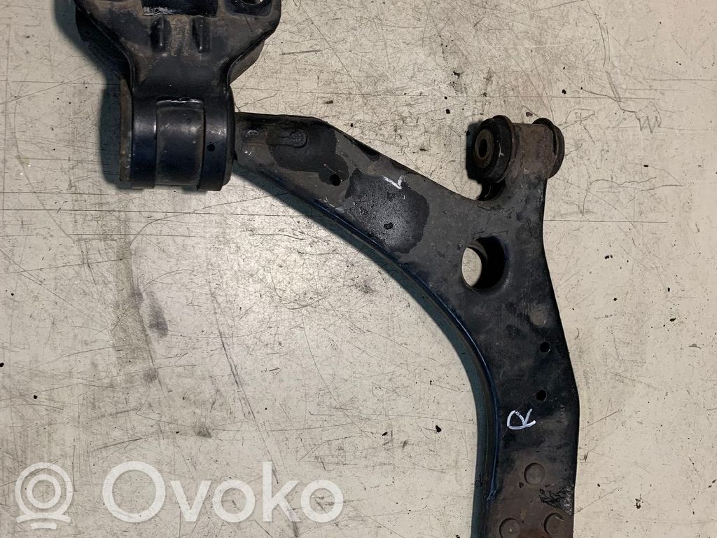 Ford Focus Etu-alatukivarren haarukkavipu 