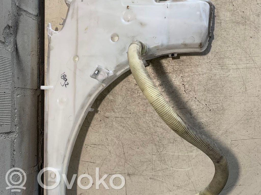 Logu šķidruma tvertne   61667238666,712423116
