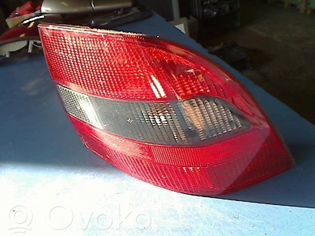 Opel Vectra B Aizmugurējais lukturis virsbūvē 