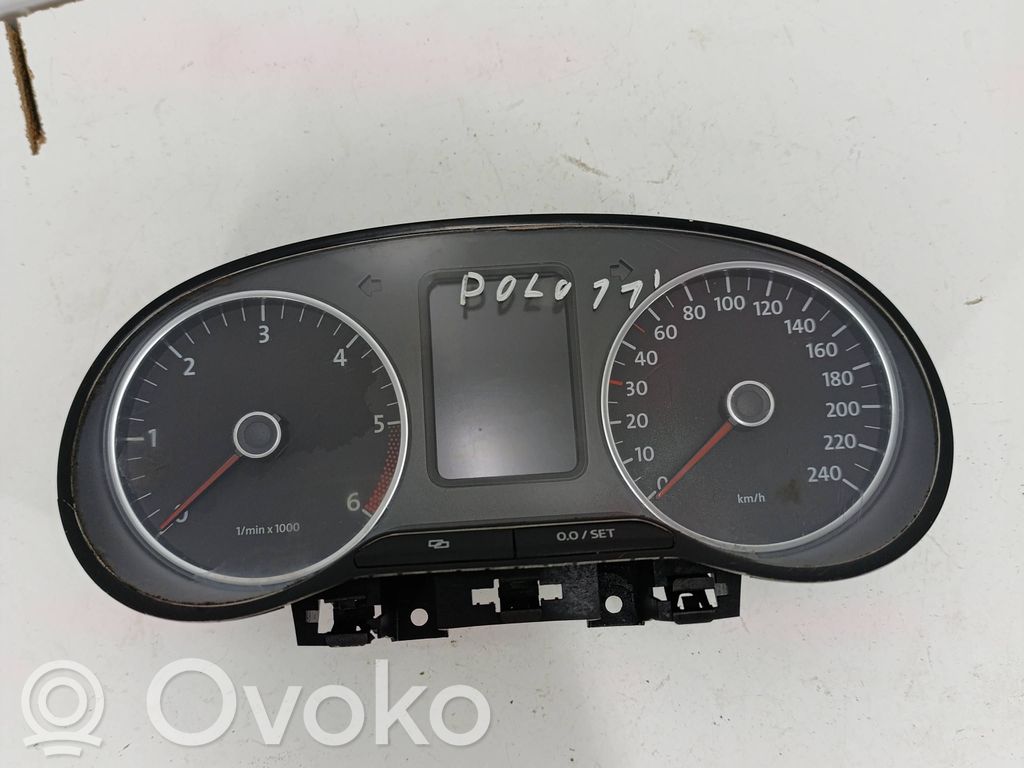 Volkswagen Polo V 6R Licznik / Prędkościomierz 