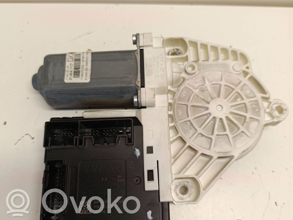 Volkswagen PASSAT CC Silnik regulatora szyby drzwi przednich 
