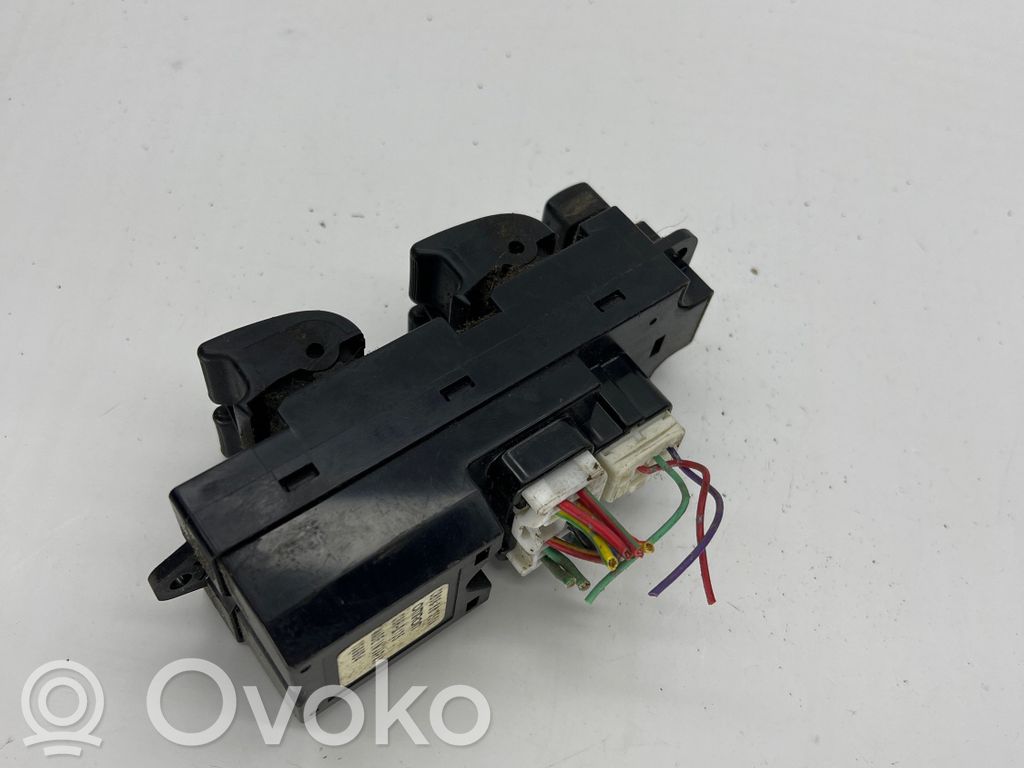 Przyciski szyb   CB0306350A,1399D4,C8HD135