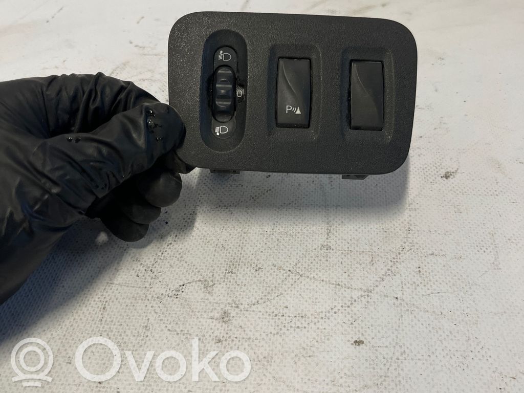 Headlight level height control switch   8200379685